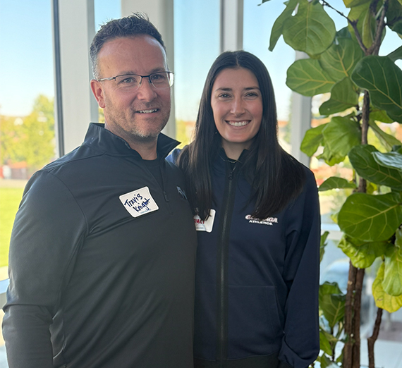 곤자가 로고와 “당신의 목적을 발견하라”라는 문구가 있는 캠퍼스 간판